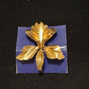 Gold Tone Floral Leaves Brooch